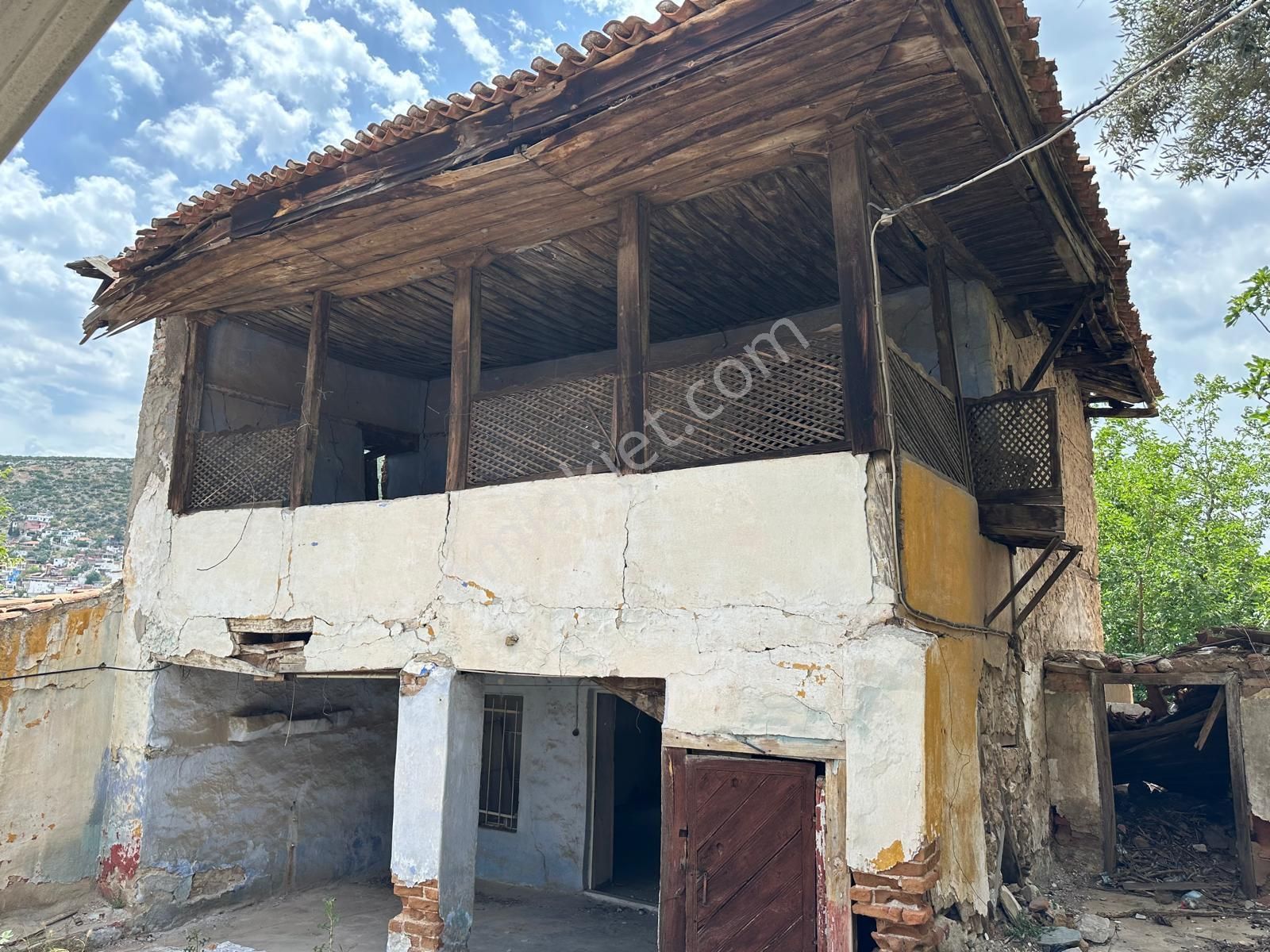 Milas Burgazda Şehir Merkezinde 410 M² Kargir Ev Ve Arsası