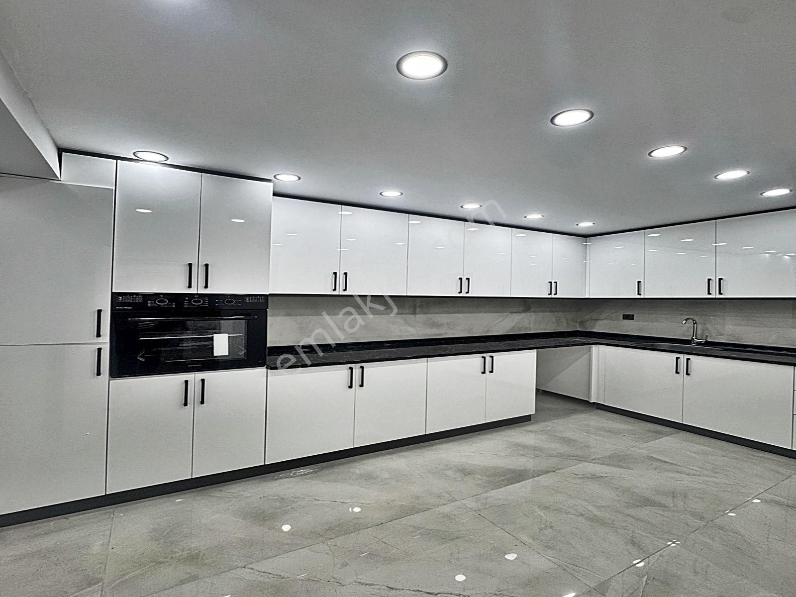 Cadde34 Yapı'dan Metrobüse Yürüme Mesafesinde Toriumun Dibinde 3+1 Full Dekorlu Dairemiz Satışta!!!