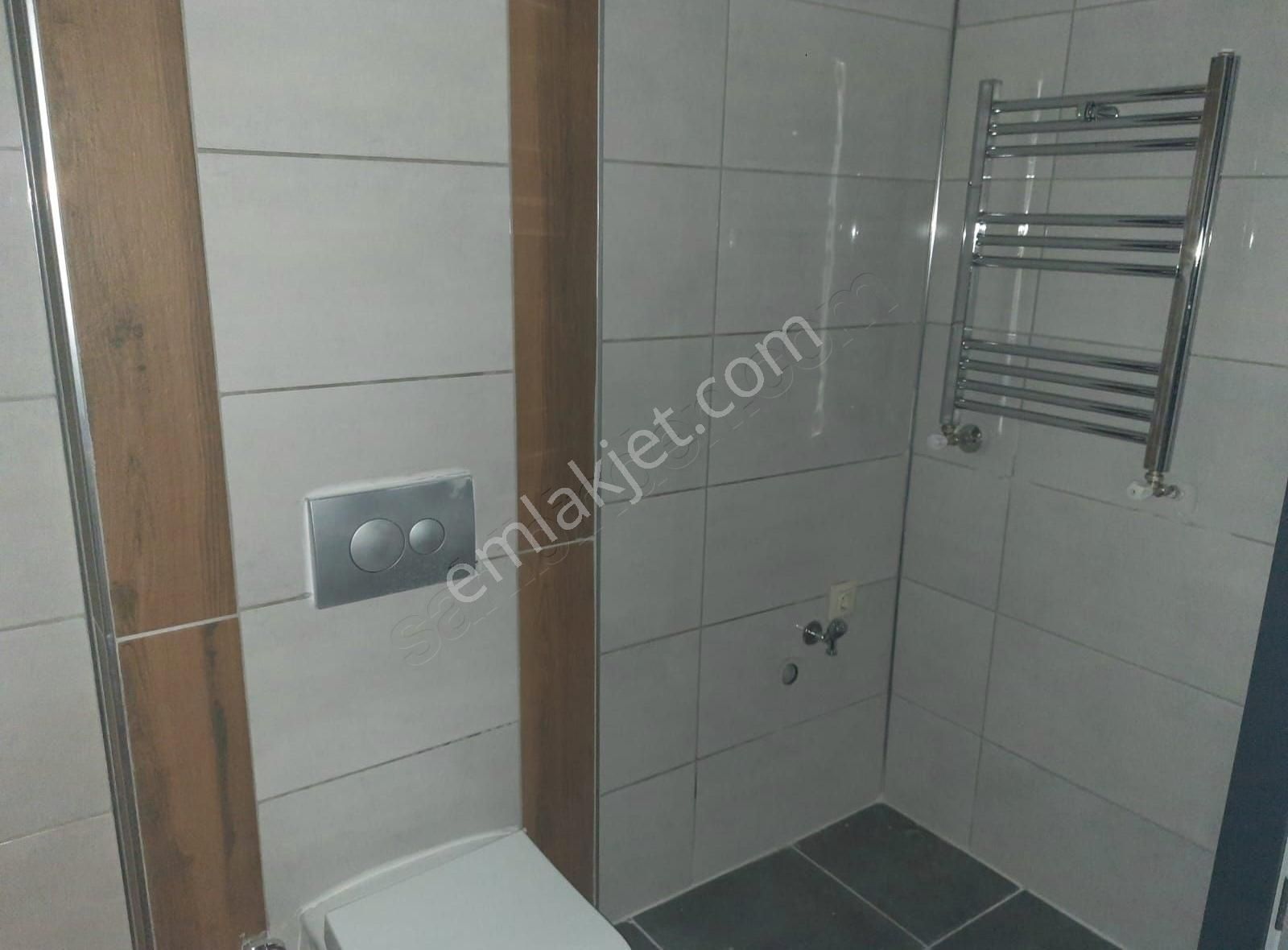 Çaykara Cadddesi Mumcu Konutlarında 3+1 Kiralık Daire