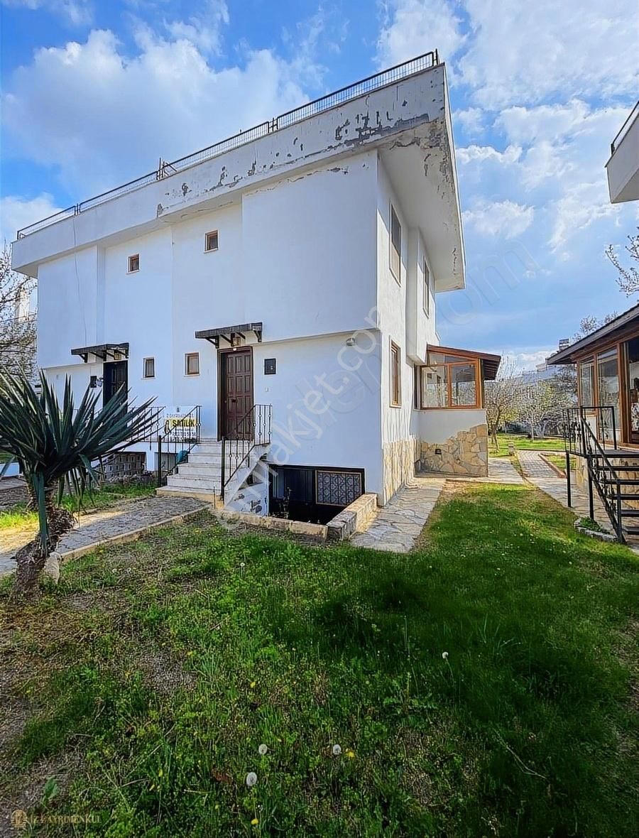 Çanakkale Güzelyalı'da Deniz Manzaralı Lüks 3+1 Villa