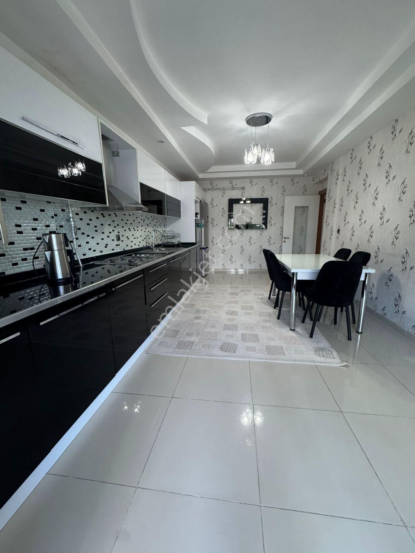 Masftroş Caddesinde Full Bakımlı Satılık 4+1 Daire