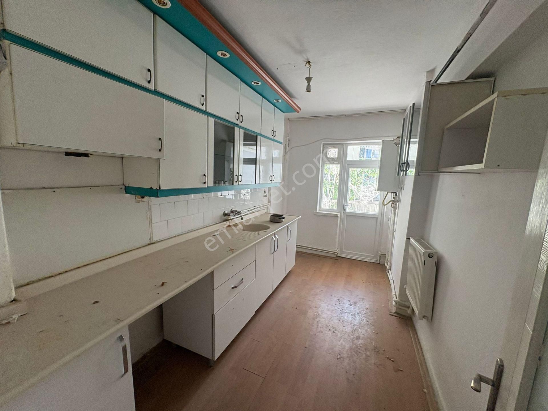 Mareşal Çakmak Mahallesinde 3+1 Daire