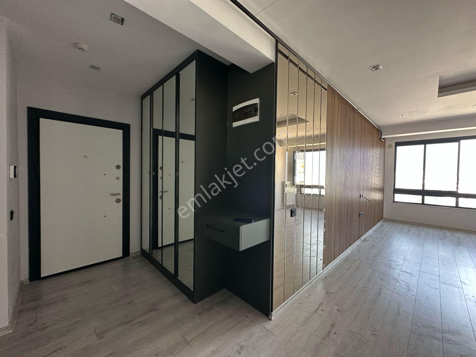 Bozes 'den Mersin / Mezitli Mah. Ultra Luks Site İçi 2+1 Doğalgazlı