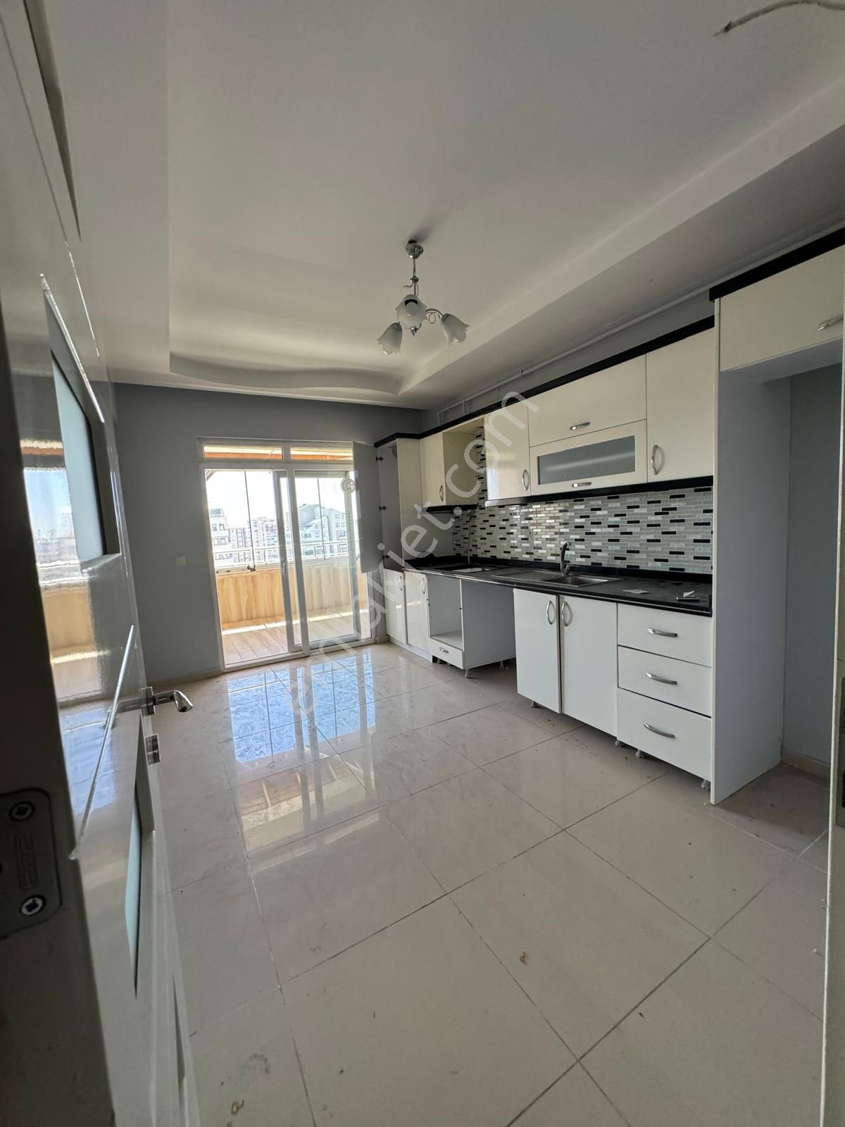 Karataş Tranvay Caddesi Uygun Geniş 2+1 Teraslı Daire