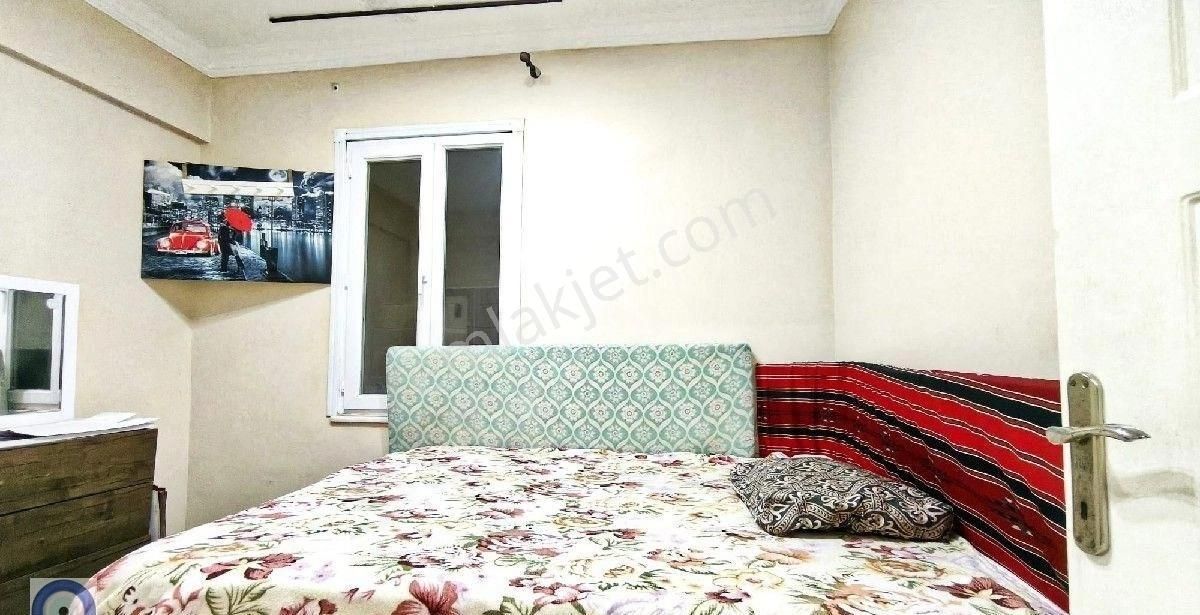 Es Emlaktan Aksaray Lalelide Satılık Dükkan+daire