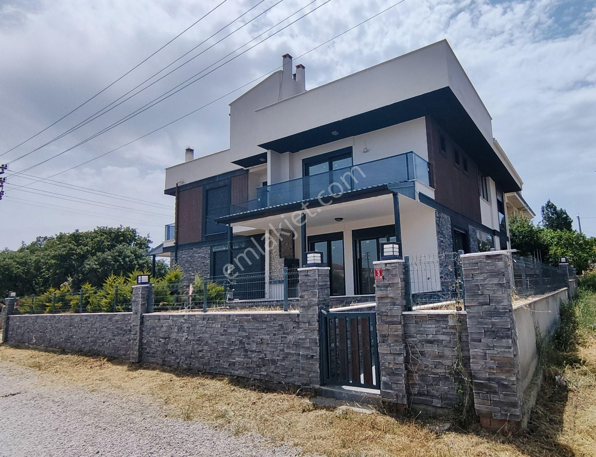 Rw Nefes Gayrimenkul'den Burhaniye Ören Mahallesinde 4+1 Lüks Villa