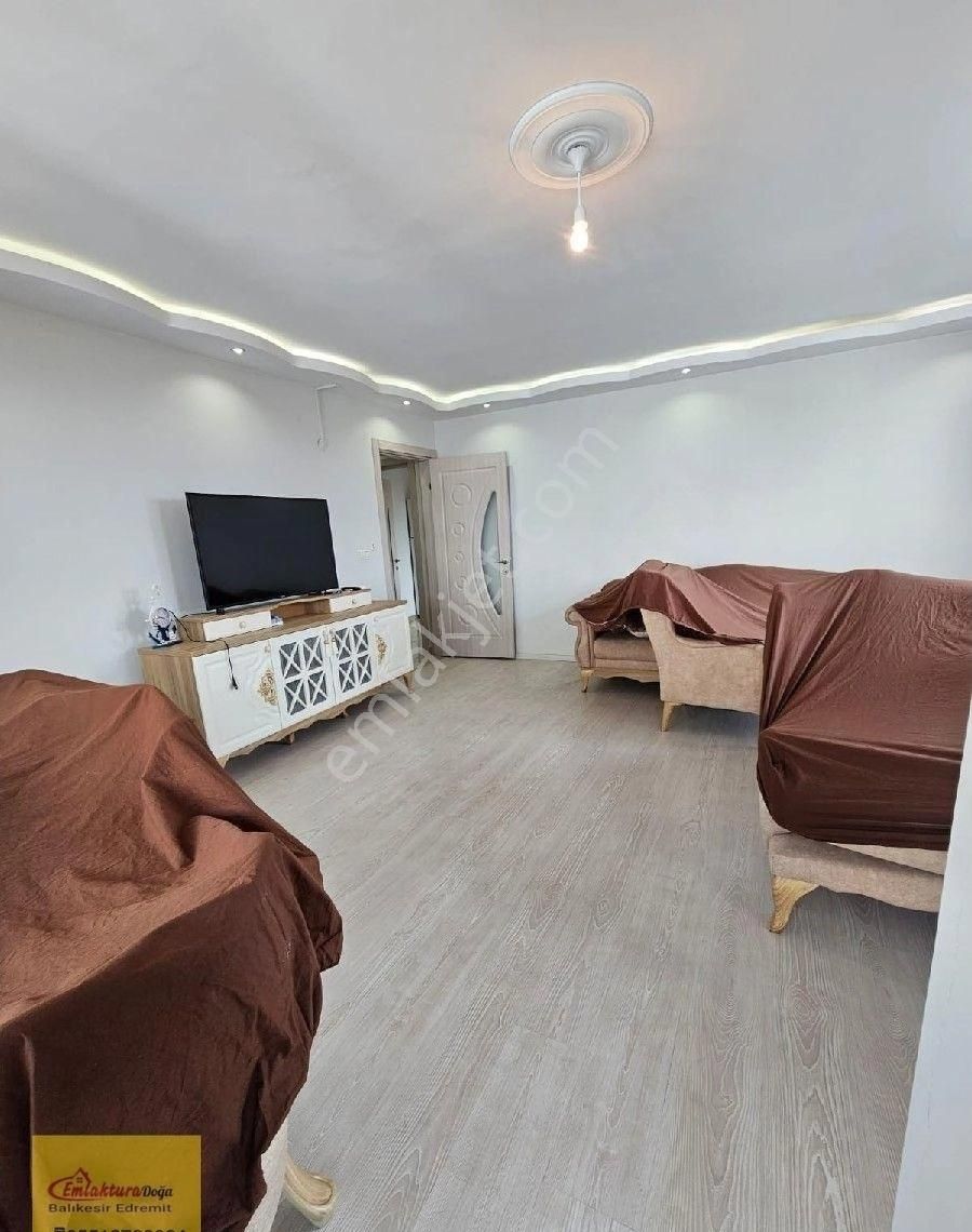 Edremit Kadıköy'de Novada Alışveriş Merkezi Arkasında Satılık 3+1 Daire