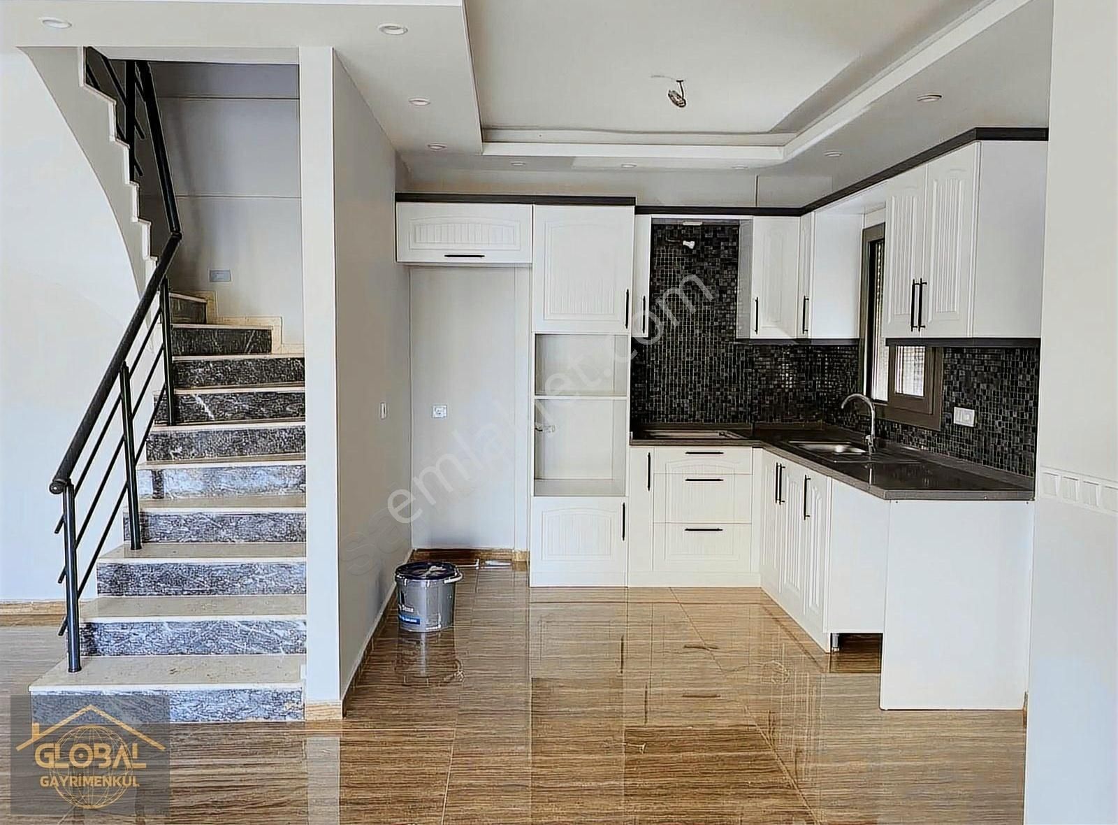 Global'den Geniş Bahçeli Otoparklı Denize Yakın Yazlık - Görsel 32