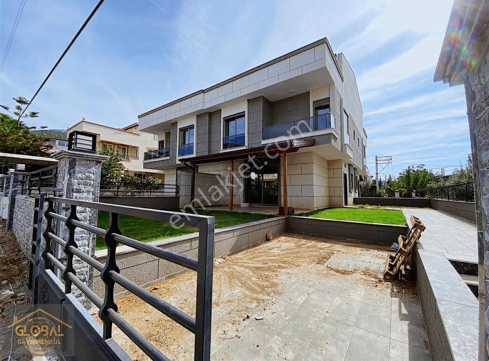 Global'den Geniş Bahçeli Otoparklı Denize Yakın Yazlık - Görsel 9