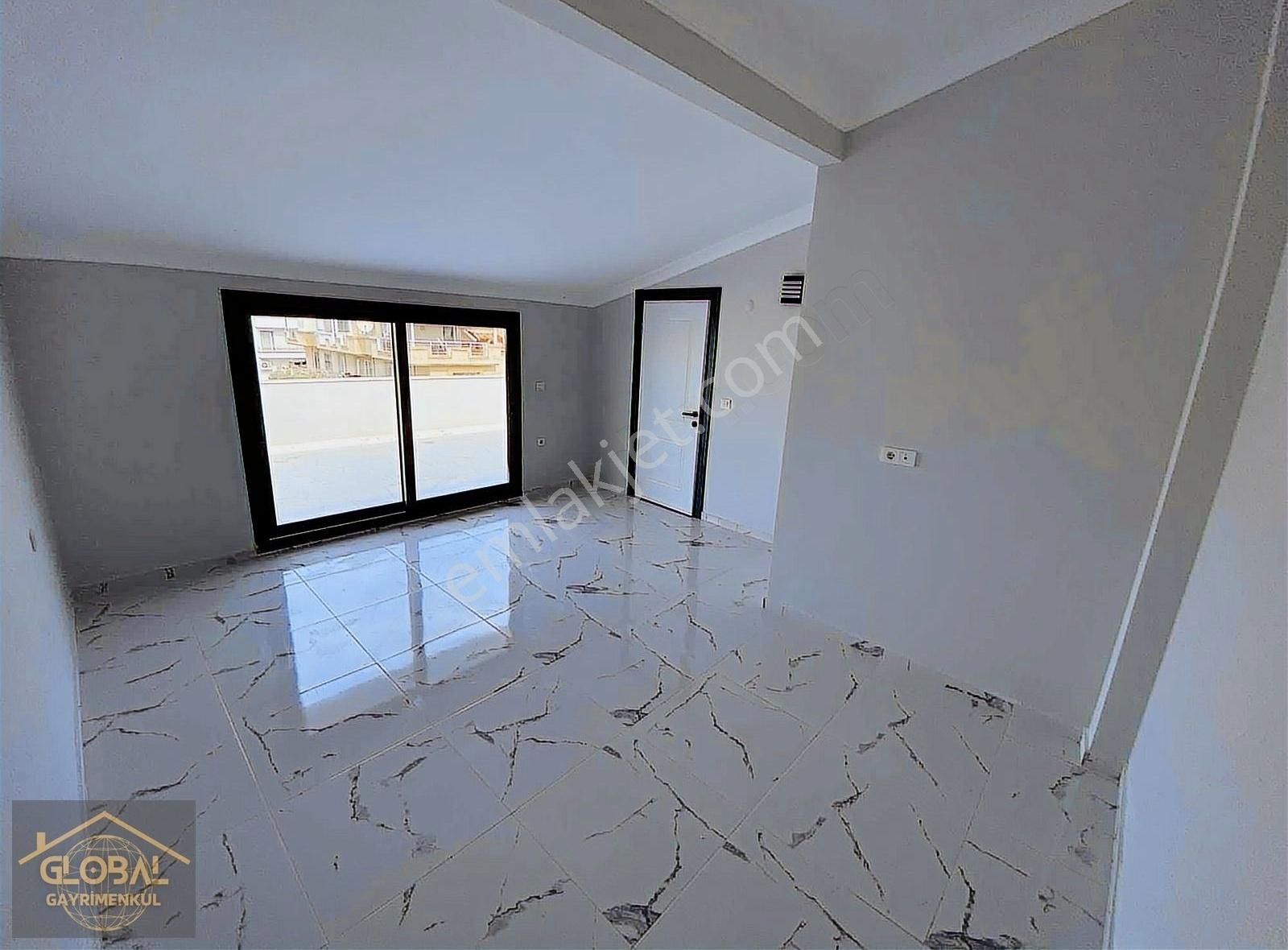 Global'den Geniş Bahçeli Otoparklı Denize Yakın Yazlık - Görsel 4