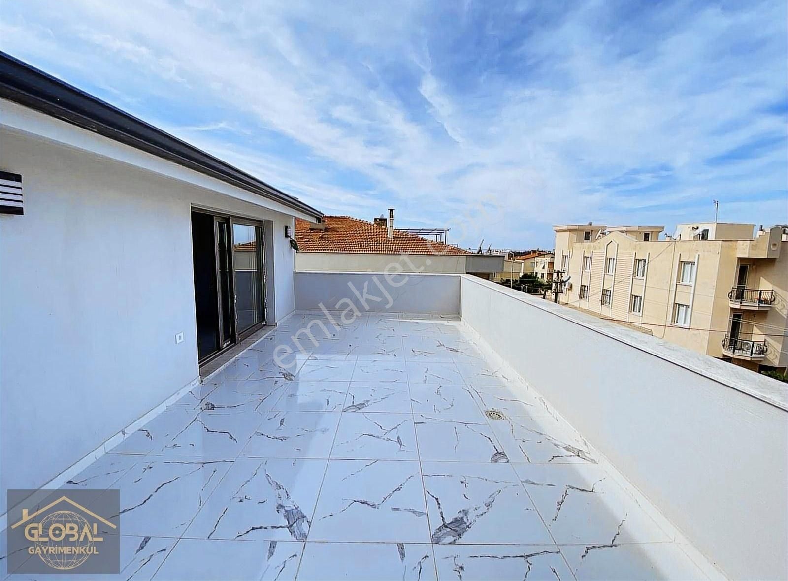 Global'den Geniş Bahçeli Otoparklı Denize Yakın Yazlık - Görsel 19