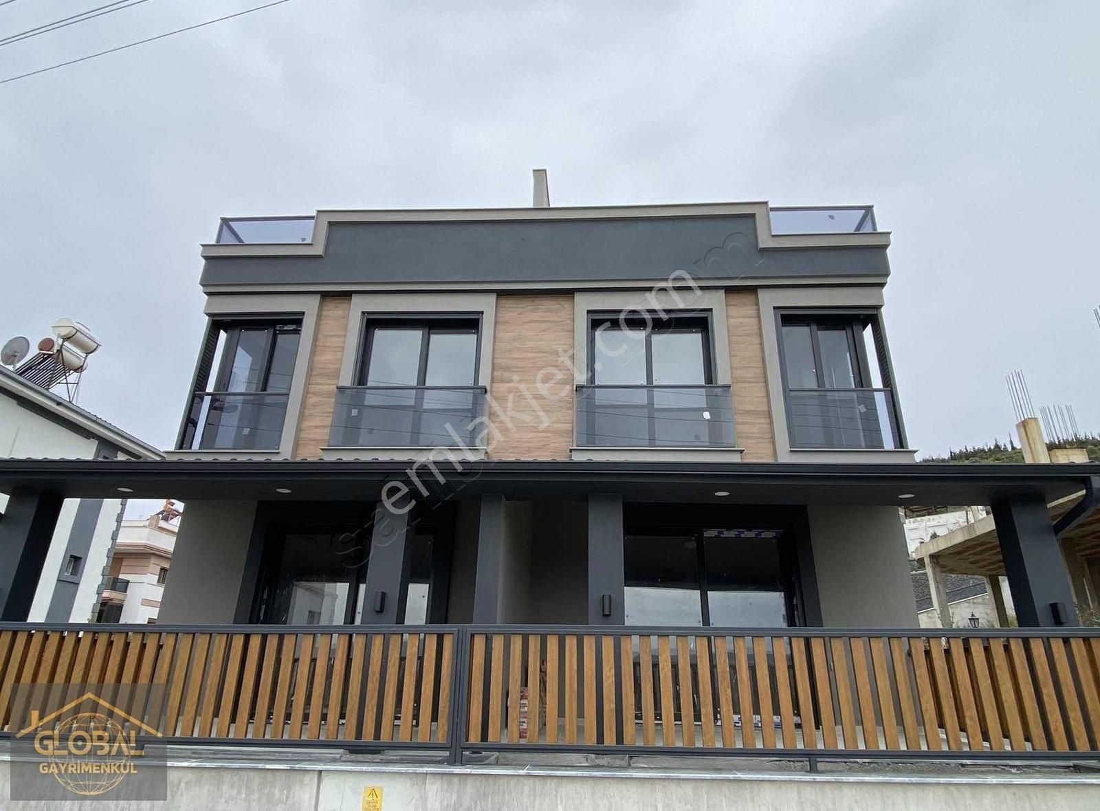Doğanbeyde Geniş Bahçeli Otoparklı Sıfır Villa