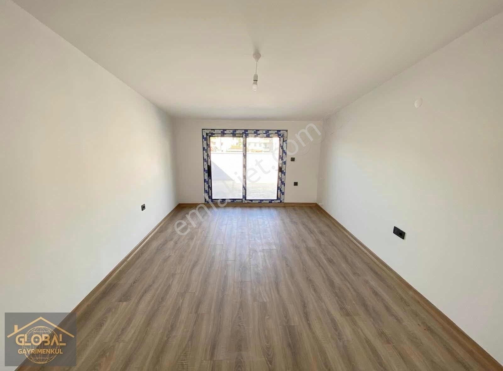 Müstakil Havuzlu Salon Mutfak Ayrı Deniz Manzaralı Villa