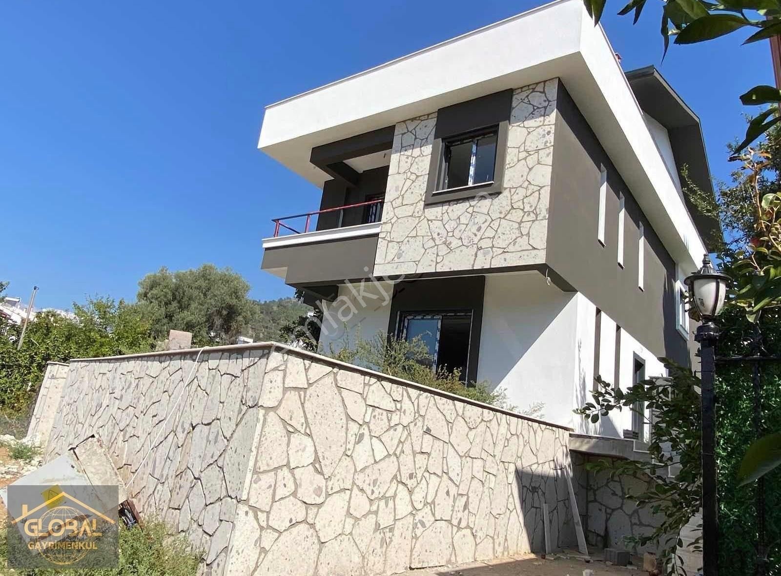 Global Gayrimenkul'den 4+1 Geniş Odalı Yazlık Villa