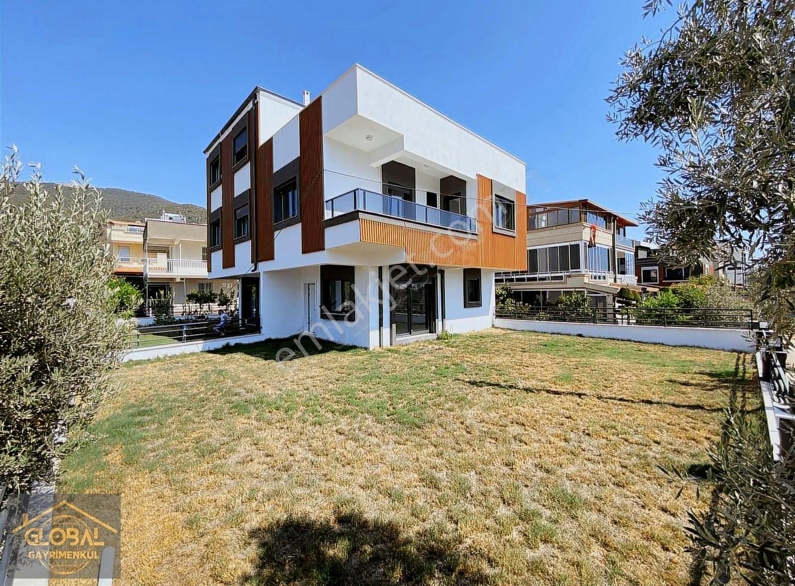 Global Gayrimenkul Den Geniş Bahçeli Denize Yakın Villa - Görsel 4