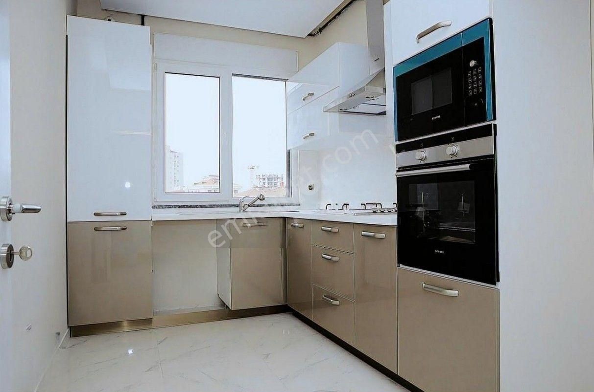 Eriş Emlak Dan Erenköy Satılık 140 M2 3 Oda 1 Salon E.banyolu İskanlı Ara Kat !