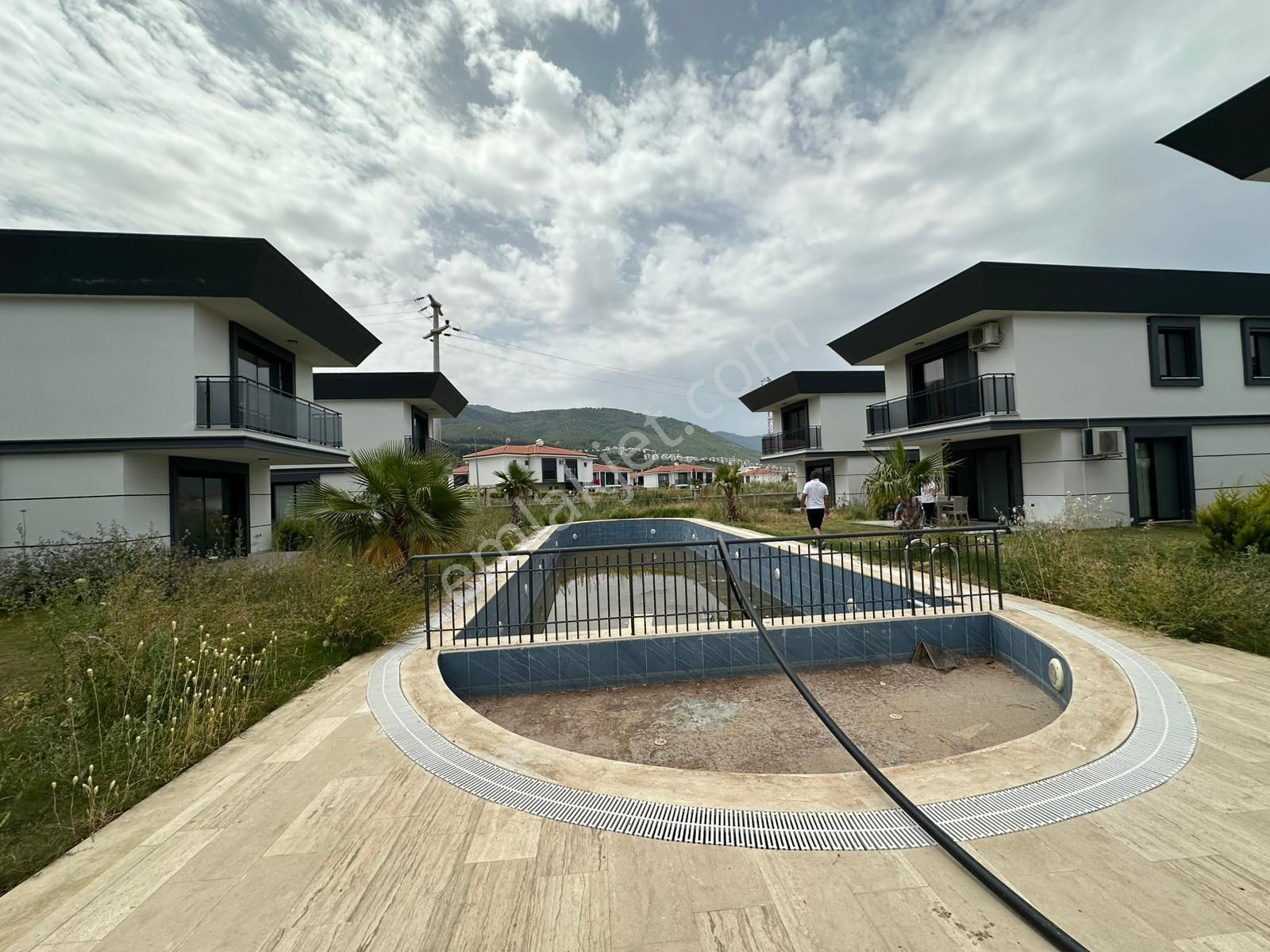 Kuşadası Davutlar Bölgesi’nde 3+1 Villa