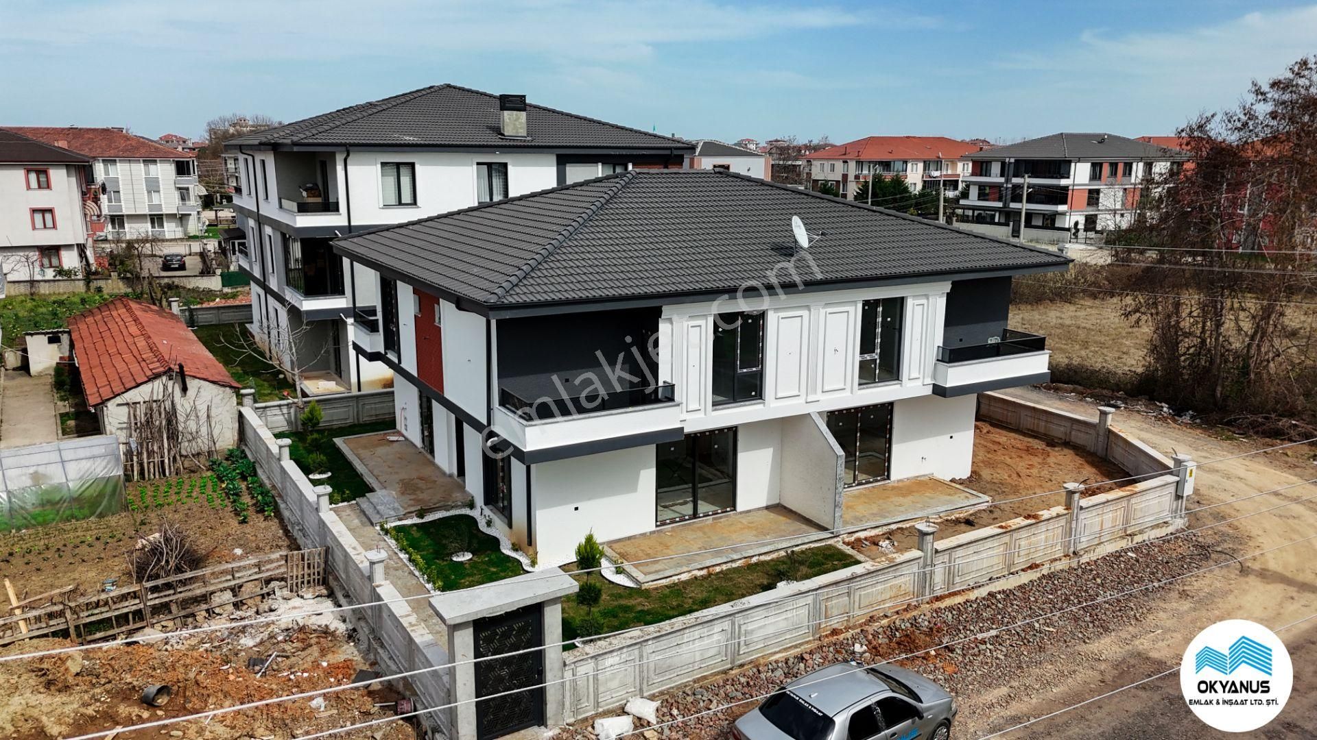 Karasu Da Denize Yakın, Bahçesi Büyük, Villa Şık!