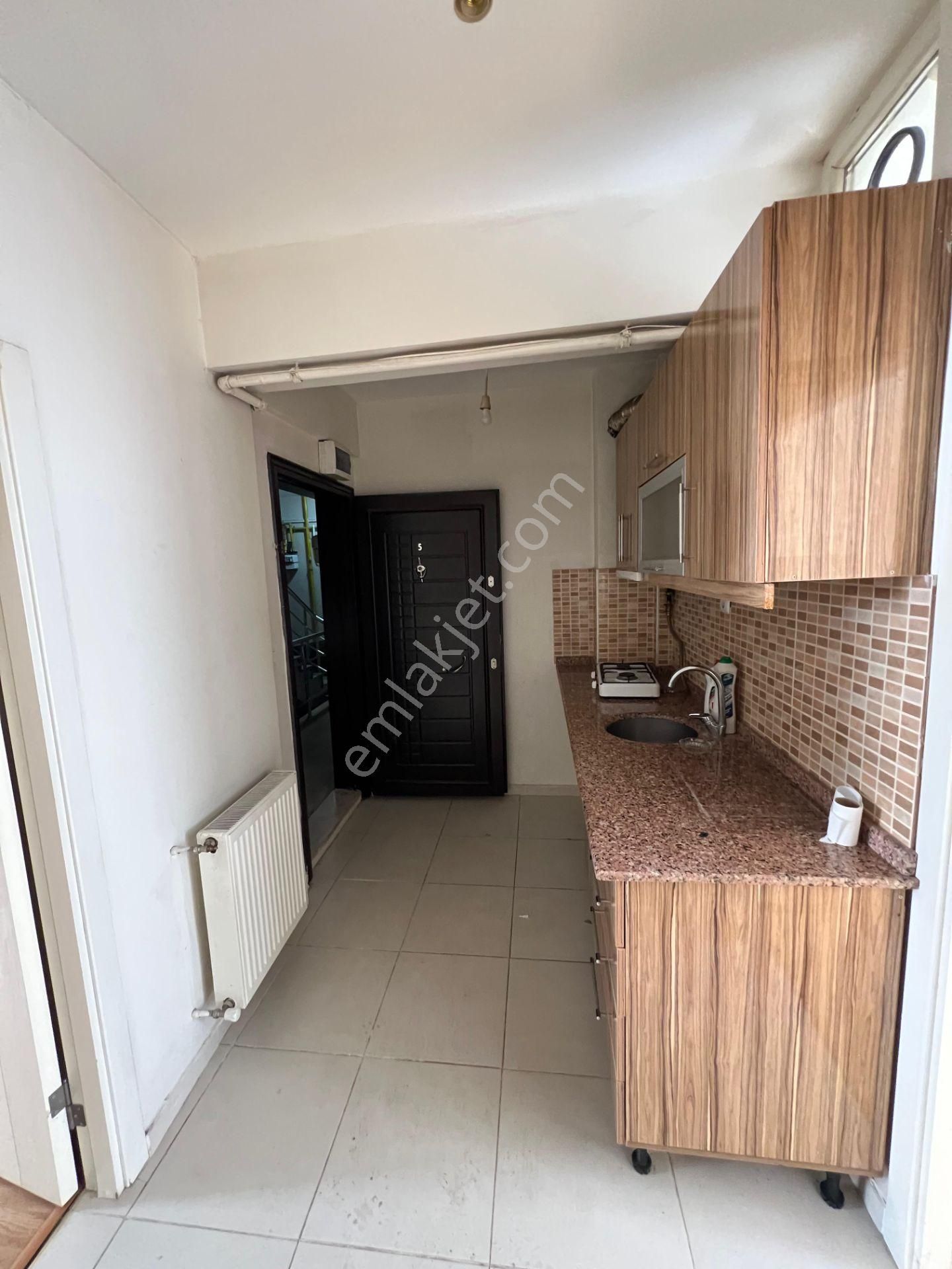 Akademi'den Ara Kat Ayrı Mutfaklı Çift Cepheli Kiralık 1+1