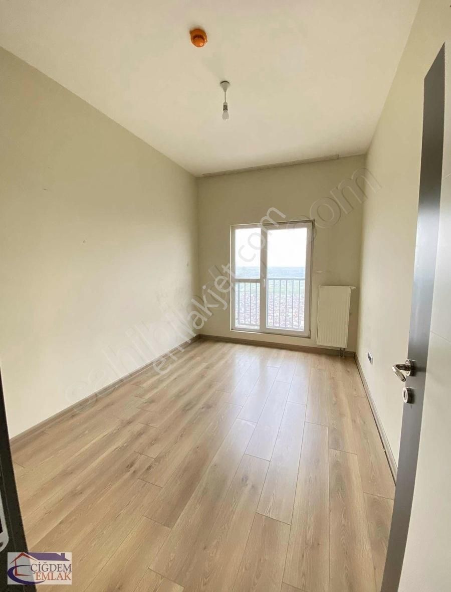 Nlogo 3+1 Manzaralı Büyük Tip Kiralık Balkonlu Daire