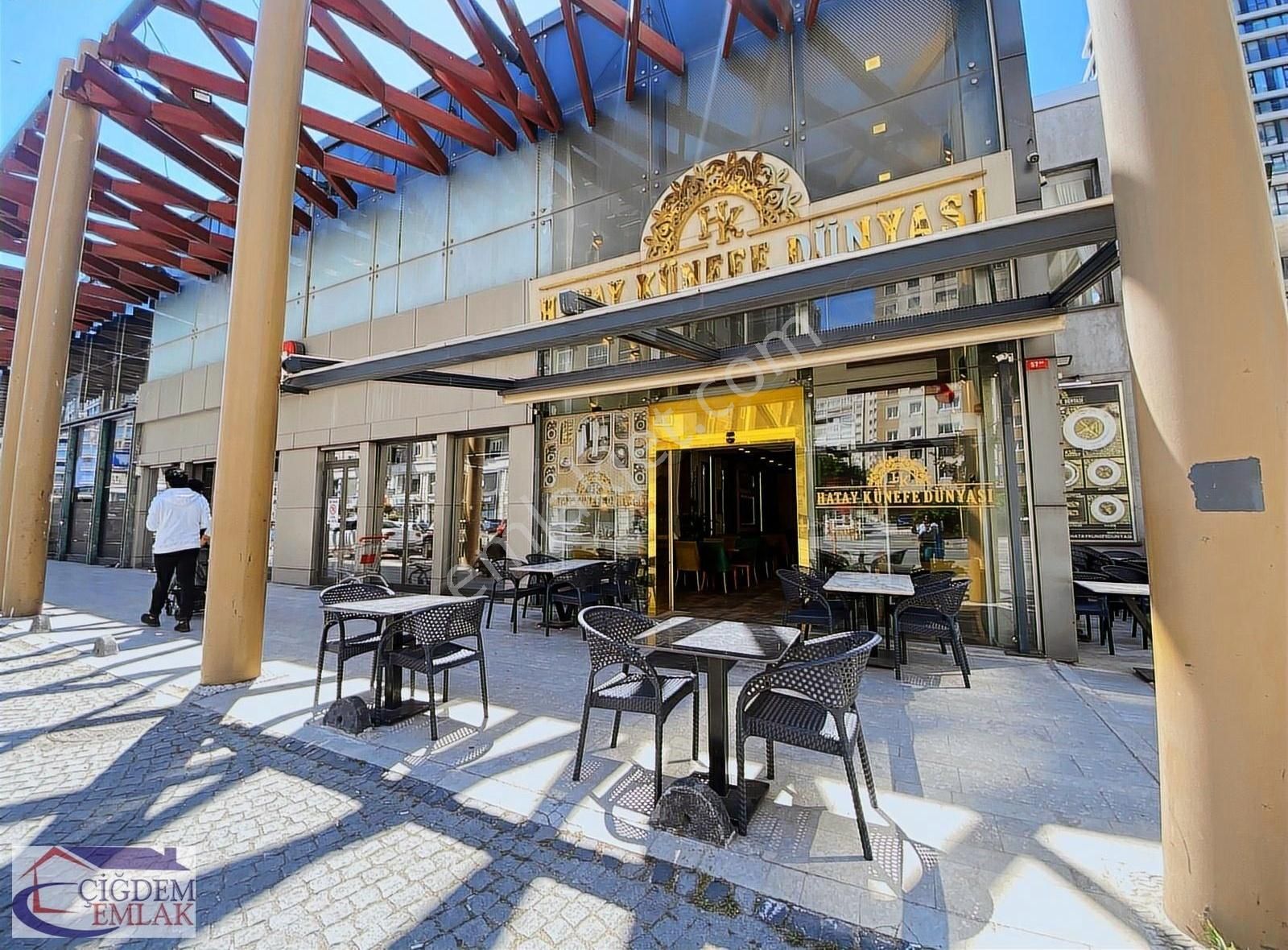 Çiğdem Emlak'tan 550m2 4katlı Devren Kiralık Dükkan