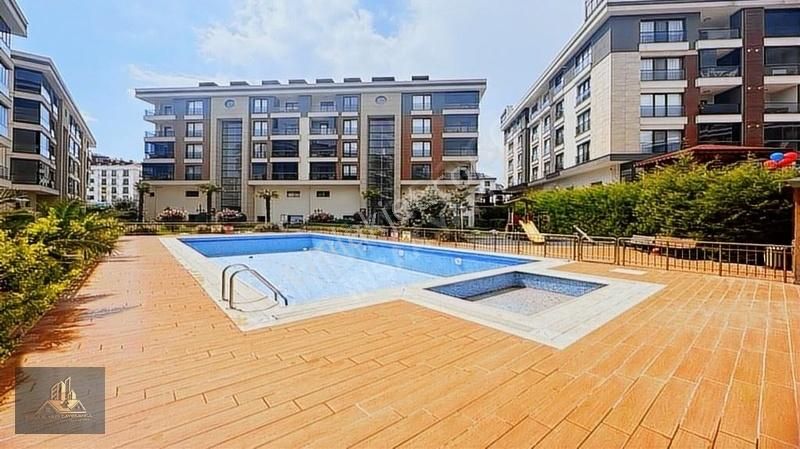 Beylikdüzü Kavaklı'da 3+1 Site İçi Yüzme Havuzlu Satılık Daire