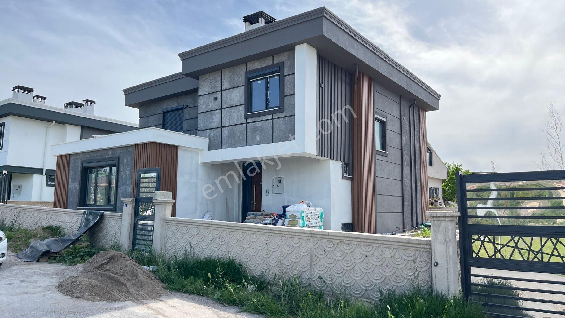 Becen Mahallesi Satılık Lüks 5+1 Odalı Villa