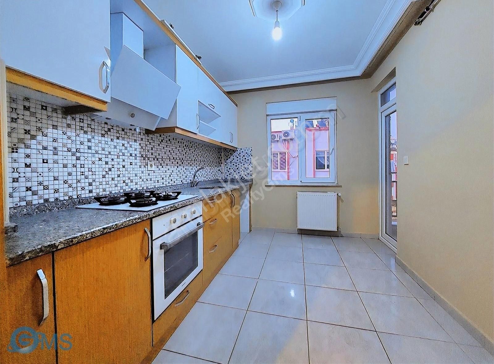 Kuzeyyaka'nın Merkezinde 3.katta 4+1 180m² Fırsat Dubleks