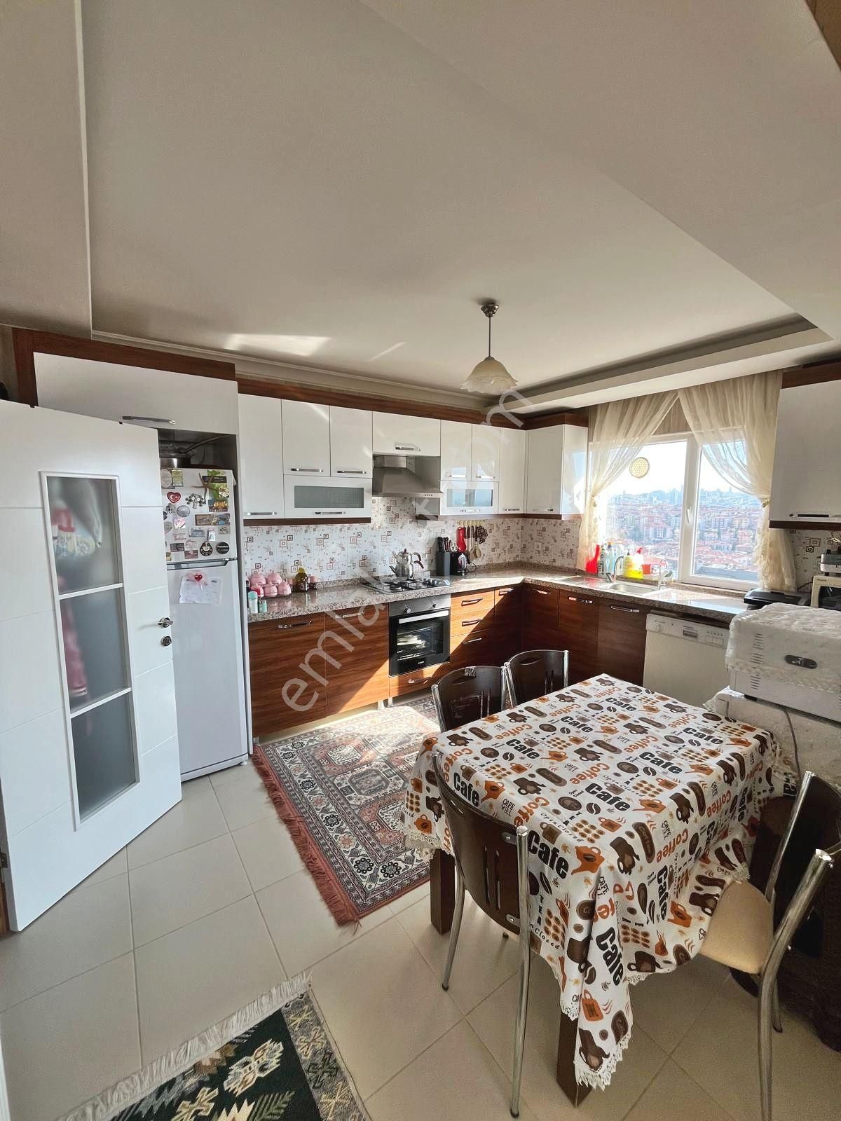 Kartaltepe Mahallesinde Site İçinde Manzaralı 3+1 Satılık Daire