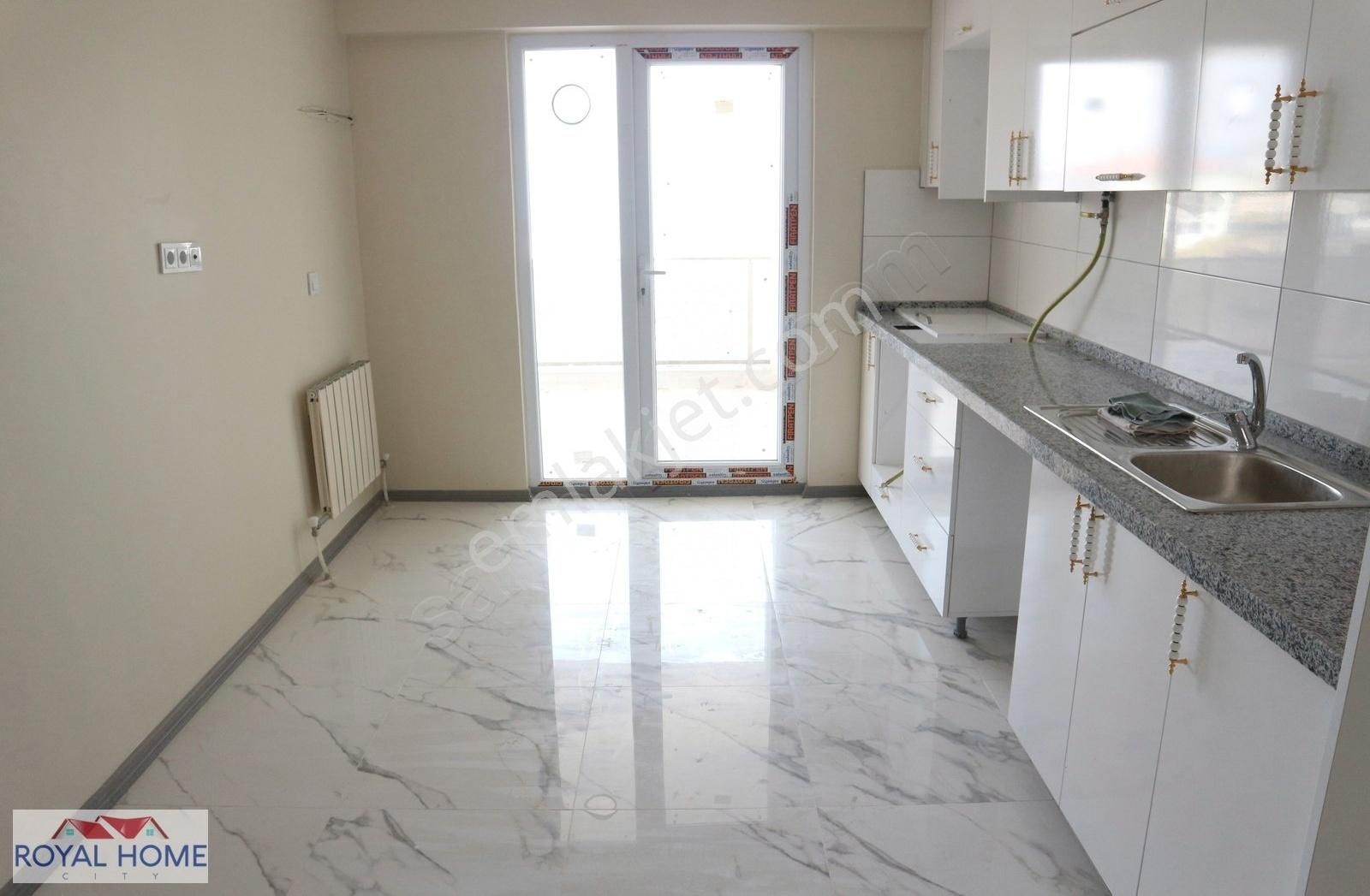 Halitpaşa'da 5+1 Deniz Manzaralı Havuzlu Teraslı Daire - Görsel 14