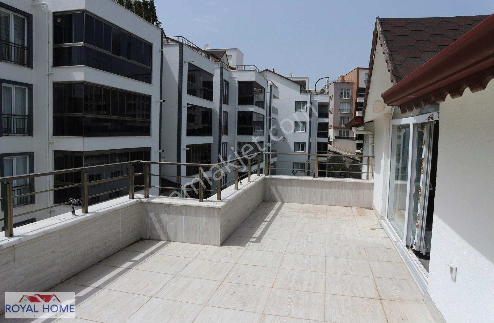 Halitpaşa'da 5+1 Deniz Manzaralı Havuzlu Teraslı Daire - Görsel 12