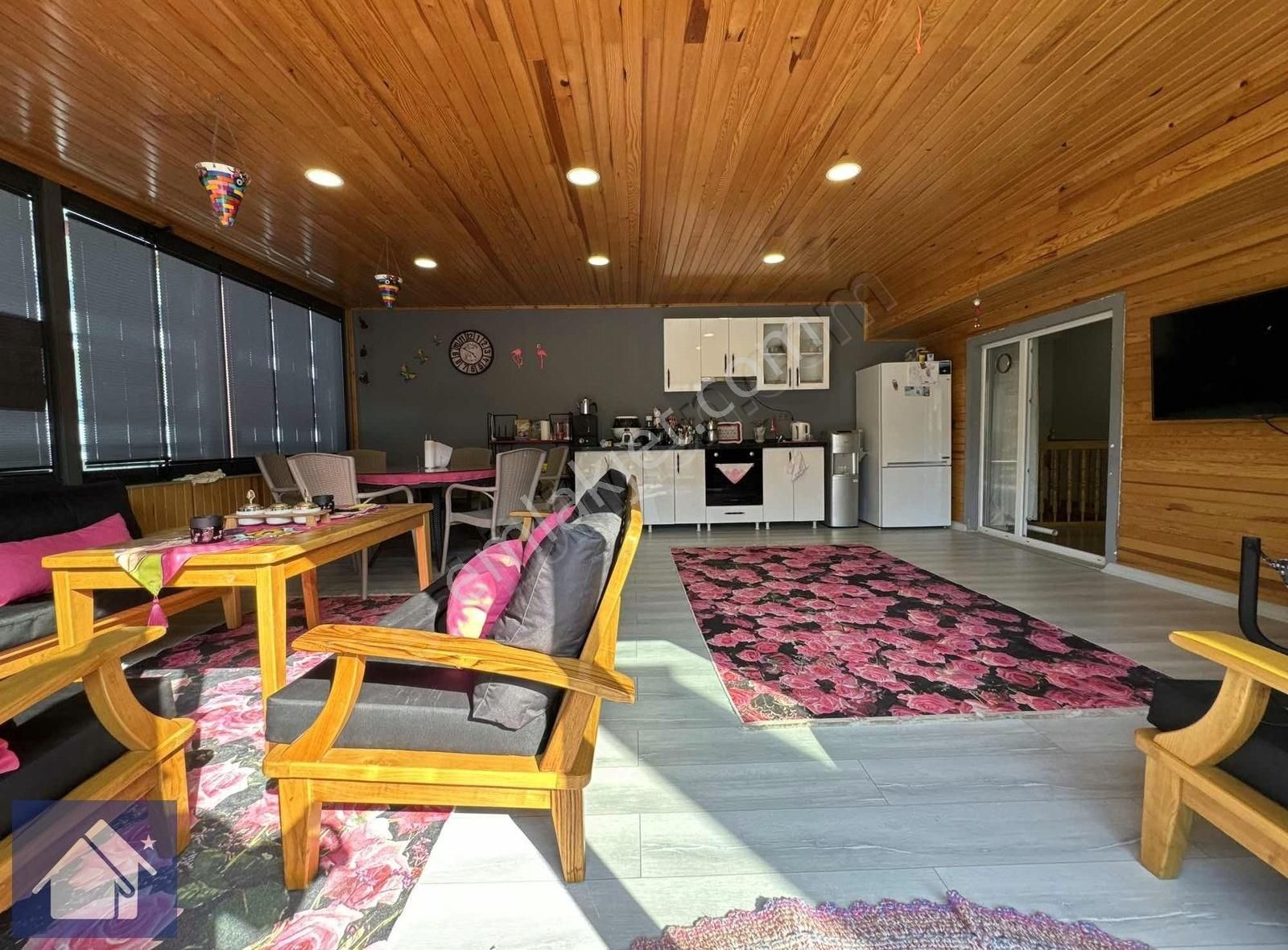 *yılandar Mevkiinde*300 M2*5+2*havuzlu Sitede*kapalı Teraslı