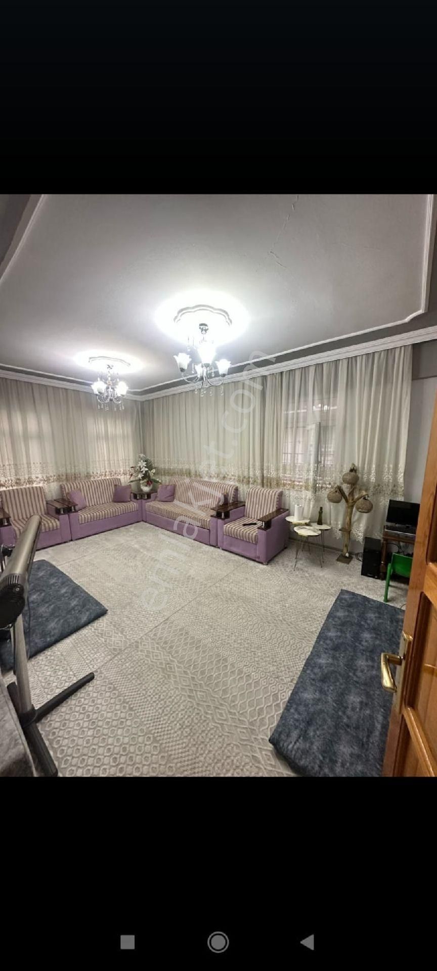 Uğurlu Emlaktan Devteyştinde Satılık Köşe Başı Üst Kat Tekli Daire