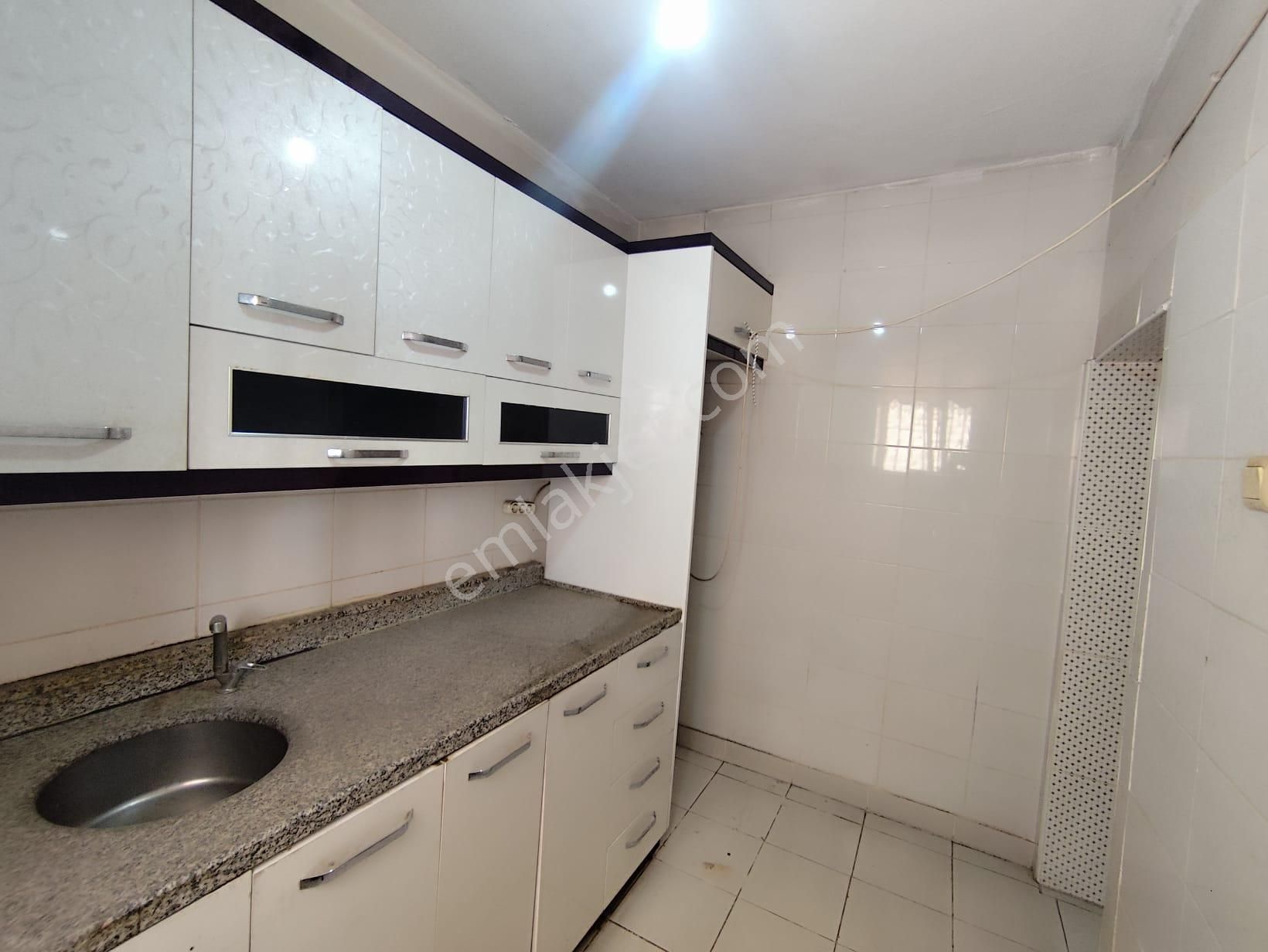 Bağlar Kaynartepe Mahalesinde 2+1 Satılık Damlı Daire