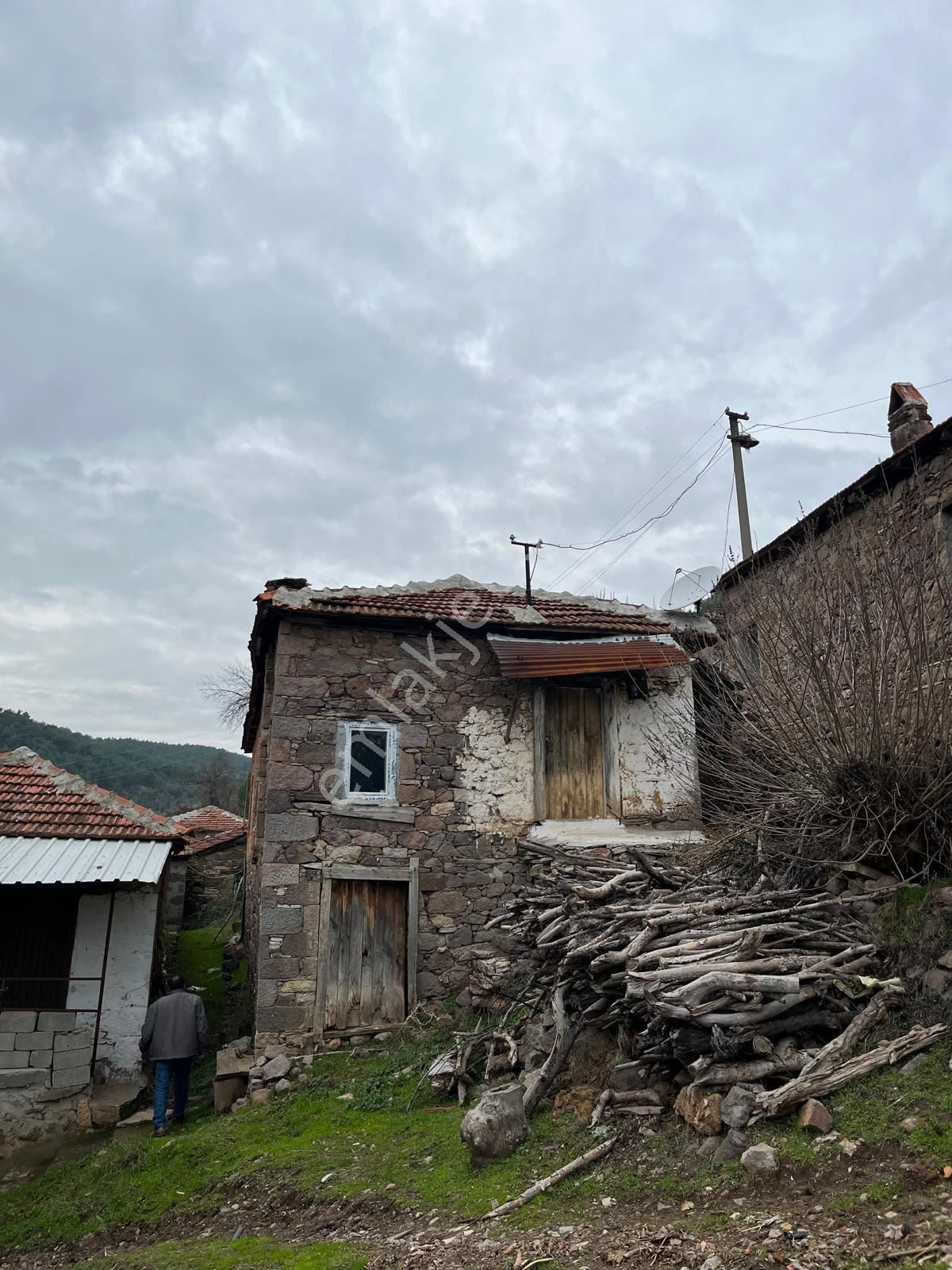 🏡 Satılık Köy Evi – Muratlar Mahallesi, Bergama