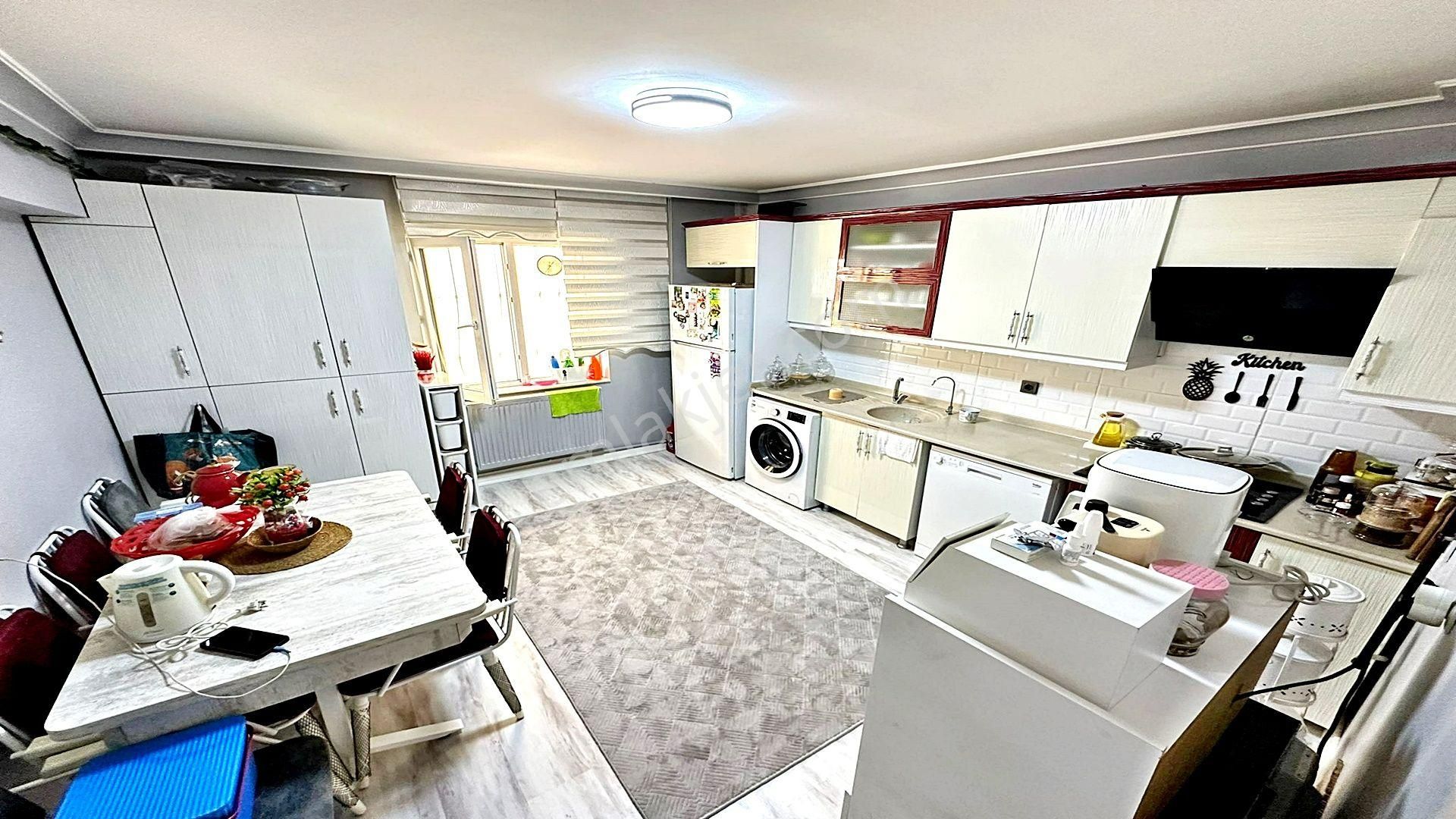 Kanuni 4+1 140m2 Yüksek Giriş Konumunda Yeni Bina Masrafsız Acil