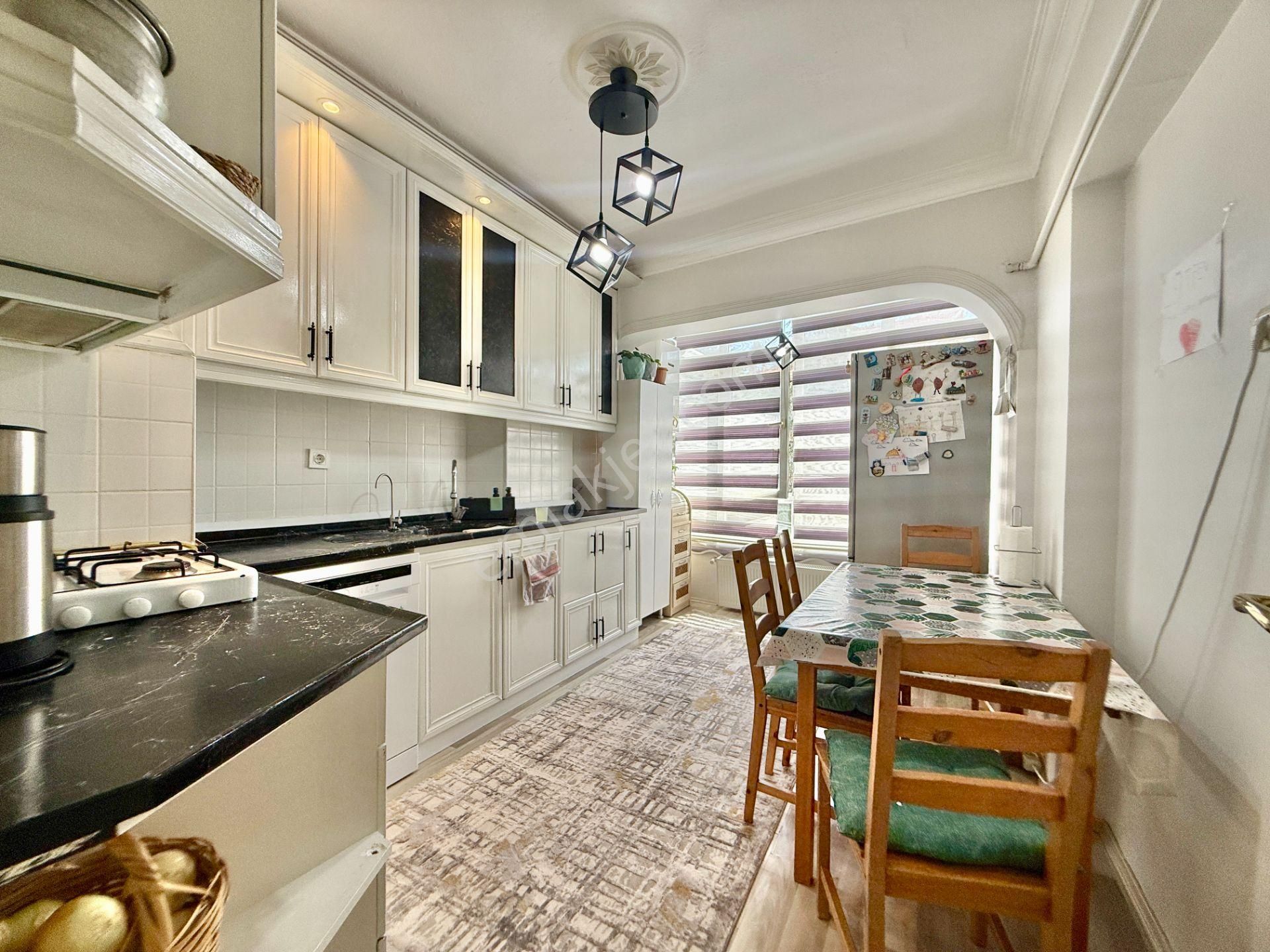 Kalecik Emlak'tan Salı Pazarı Yakını,güney,ara Kat 3+1 Daire