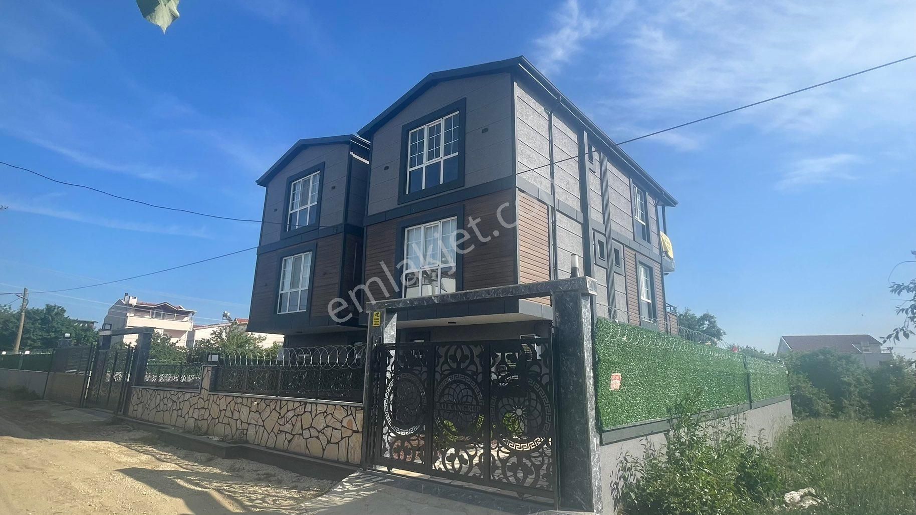 Yeniçiftlik Merkezi Konumda Denize Yürüme Mesafesinde 4+1 Ultra Lüx Villa