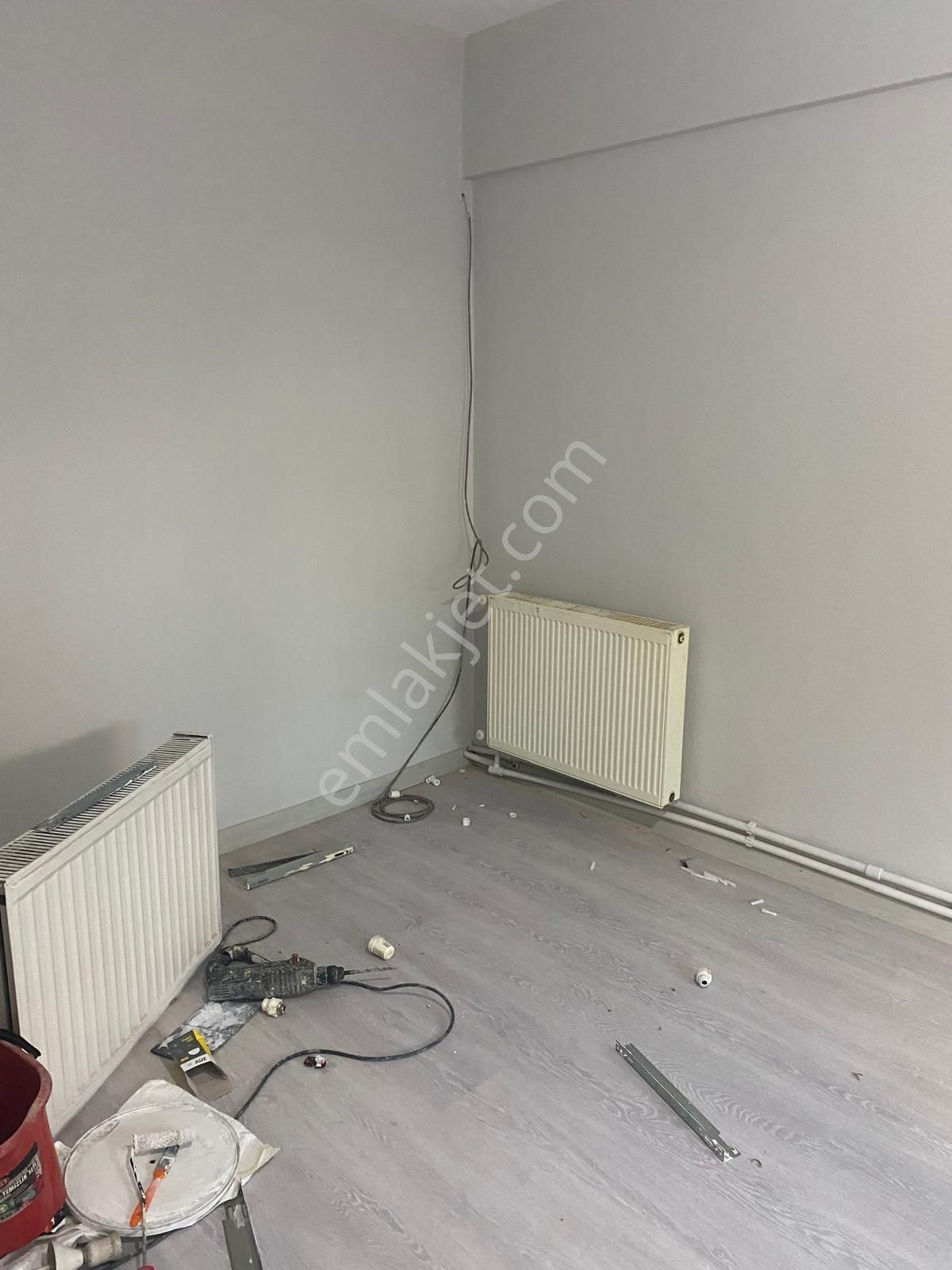Ataşehir Ümraniye Belediye Karşısı Site İçi Yabancı Ya Bekara Uygun Kiralık Daire - Görsel 4