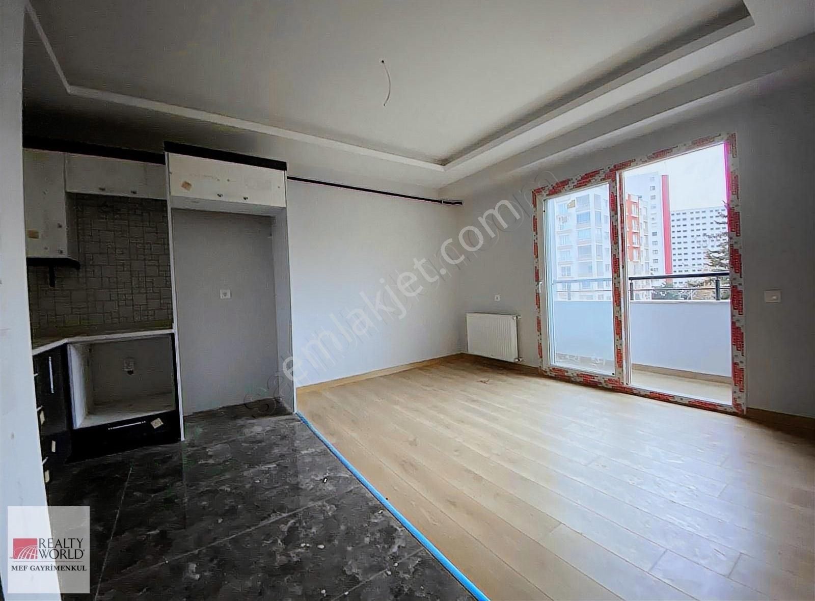 Rw Mef'den Mezitli Seymenli Mh Ebeveyn Banyolu Kiralık1+1 Daire