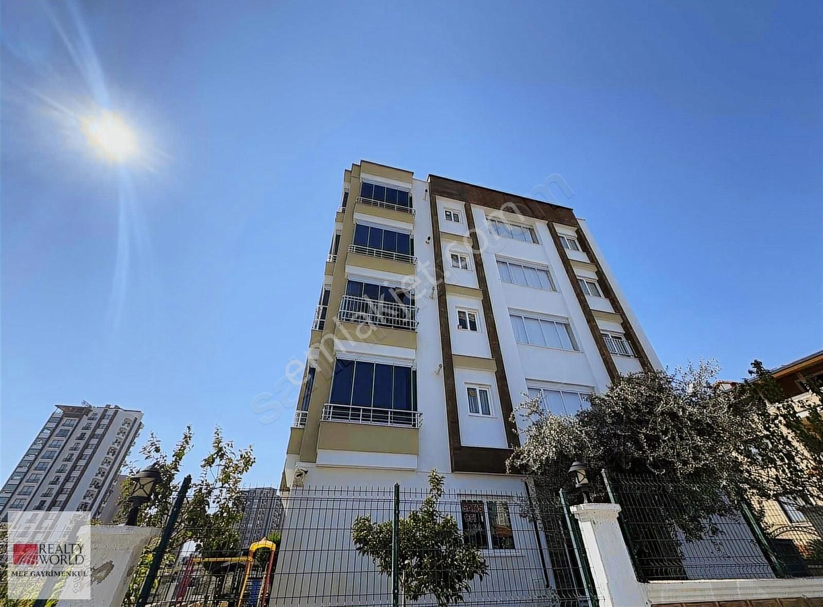 Rw Mef'den Yenişehir 50.yıl'da 3+1 Az Katlı Sitede Lüks Daire