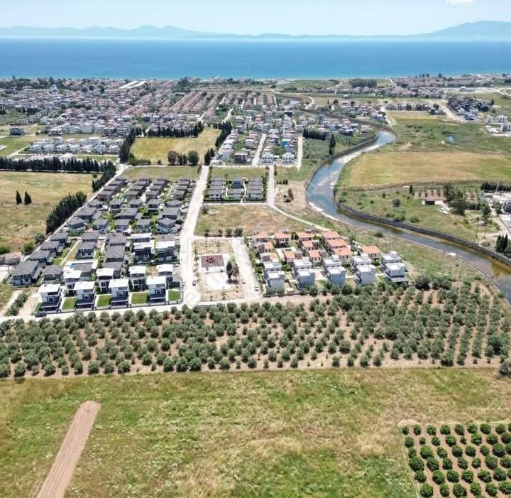 Seferihisar Doğanbey De İmar Sınırında Yatırıma Uygun Arsalar