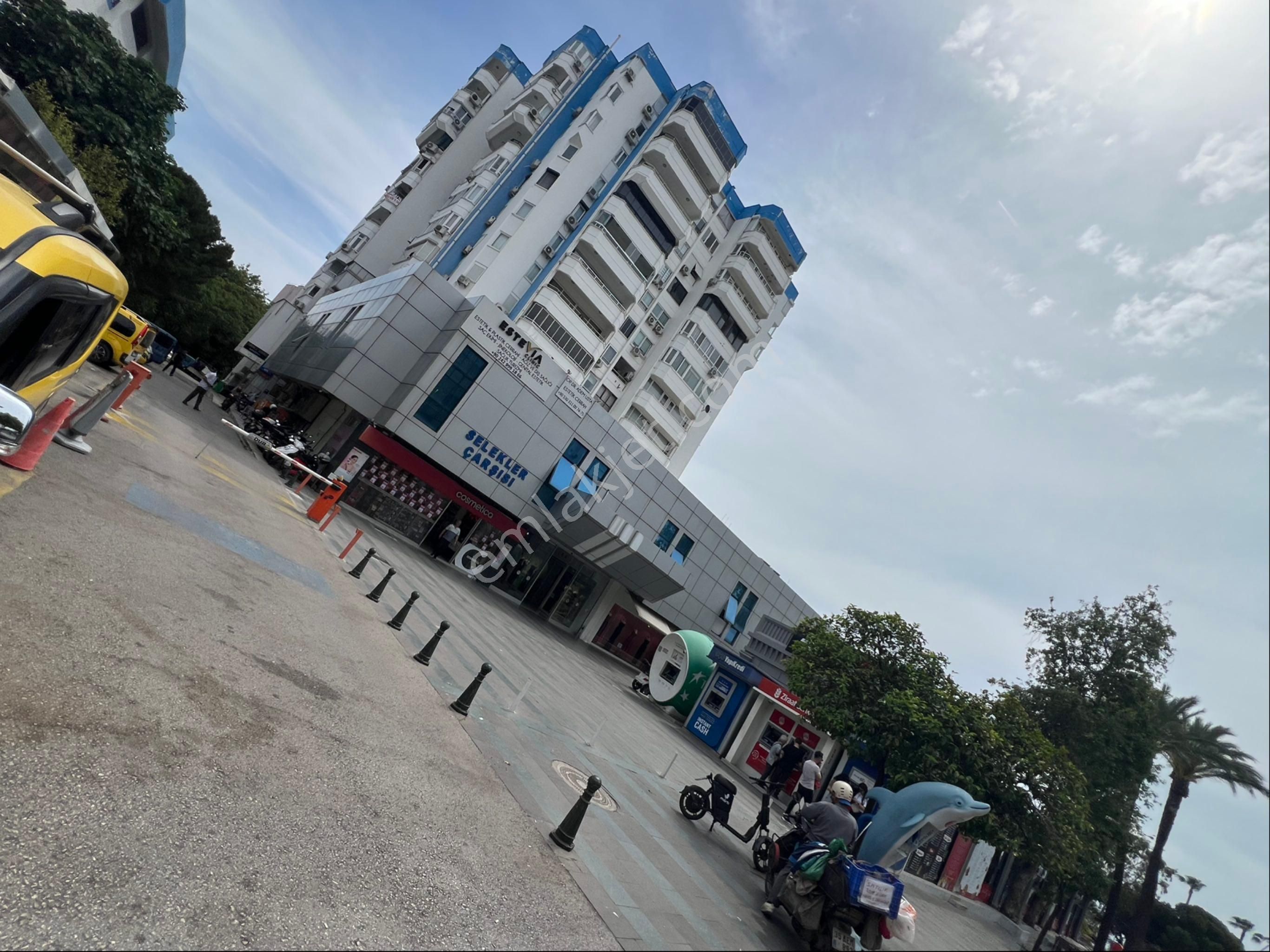 Muratpaşa-antalya Da Selekler Çarşısında Satılık Dükkan
