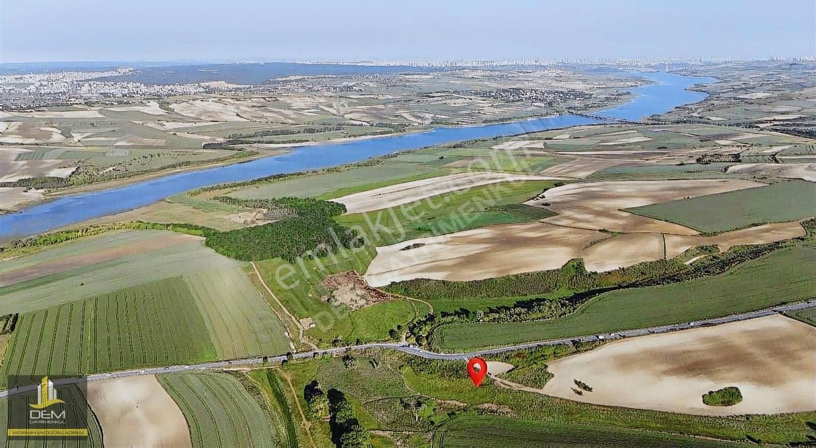 Arnavutköy Dursunköy'de Yolu Açık Kanal Manzaralı İmarlı Arsa