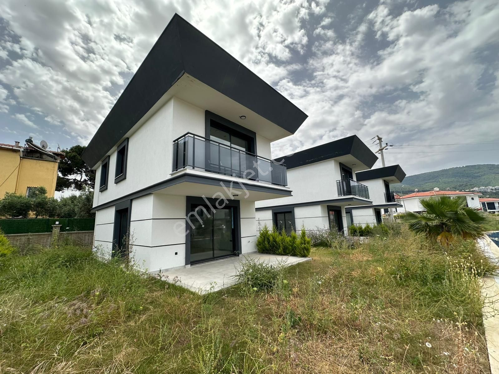 Kuşadası Davutlar Sahilinde Muhteşem Tek Müstakil Villa