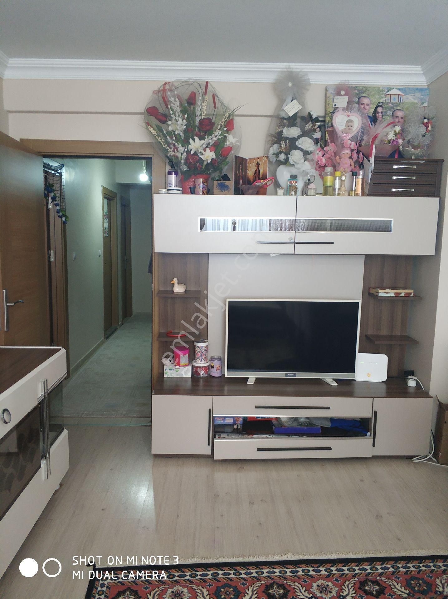 Kumlubel'de Satılık 2+1 Asansörlü Balkonlu Güney Cephe Bakımlı Daire
