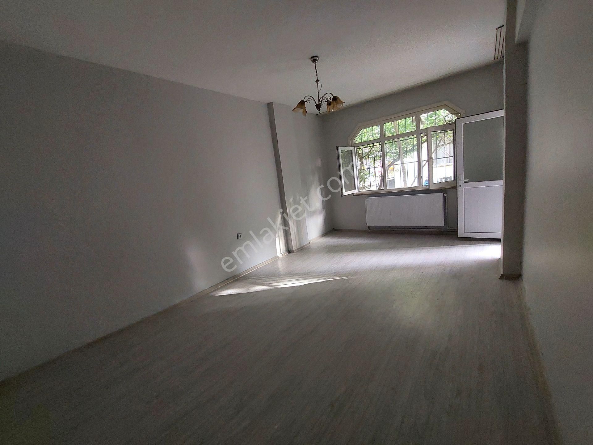 Gaziosmanpaşa Küçükköy Yeni Mahalle Kiralık Daire Birinci Kat Balkonlu 2+1 85 M2
