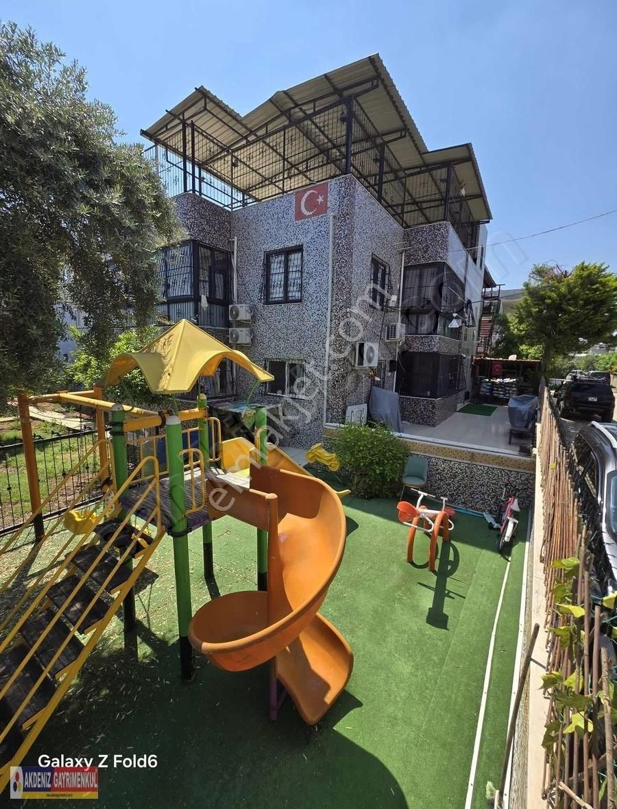 Bahçeşehir Mah. Bahçeli Teraslı Full Yapılı 2 Katlı Müstakil