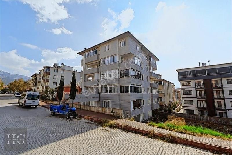 Has Gayrımenkul ' Den Ilıca Merkezde Geniş Satılık 1+1 Daire