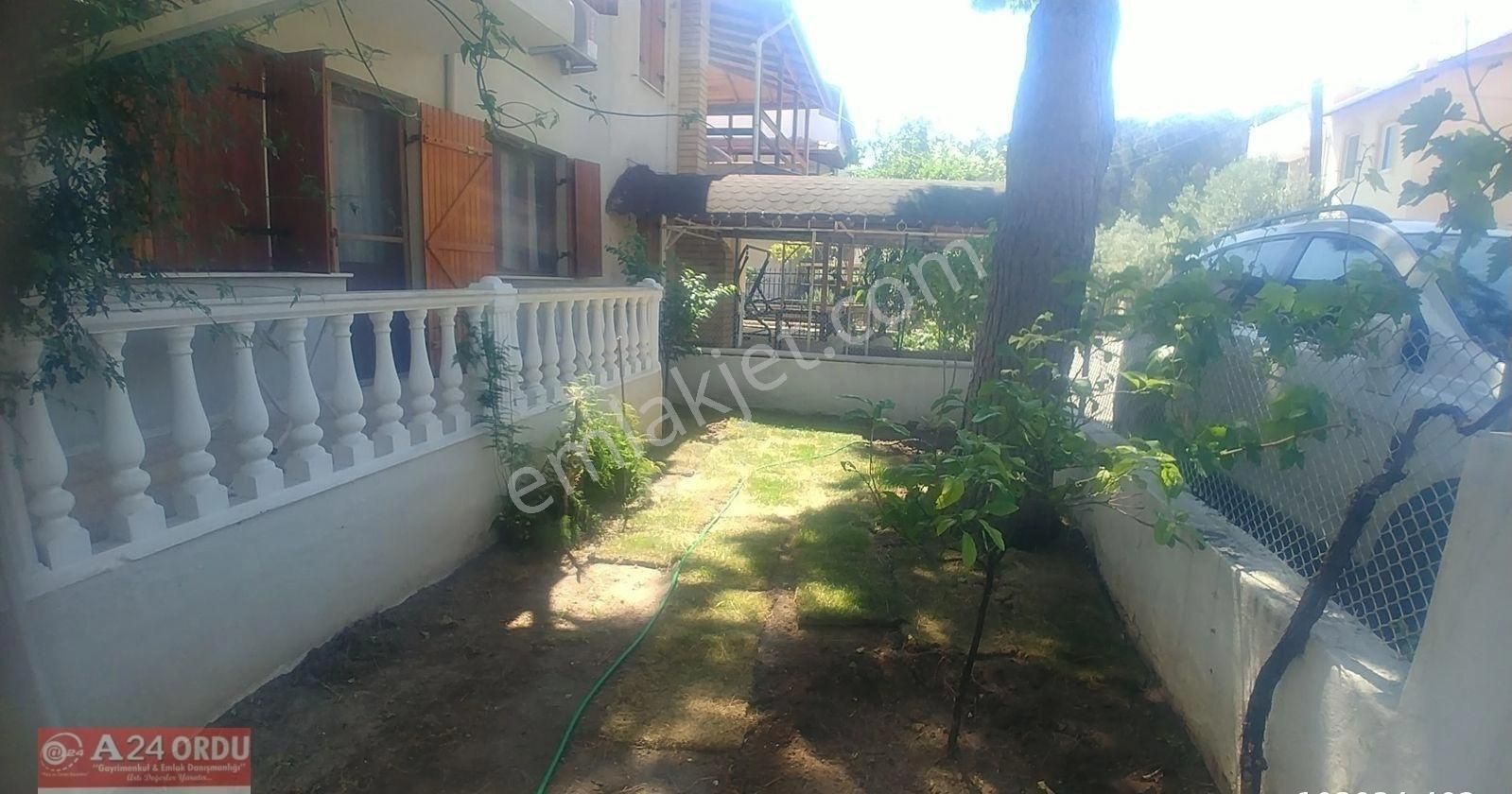 Emsalsiz 14 Evlerde Yolun Altında,225 M Arsa İçinde Müstakil 3+1 Geniş Bahçeli Villa.